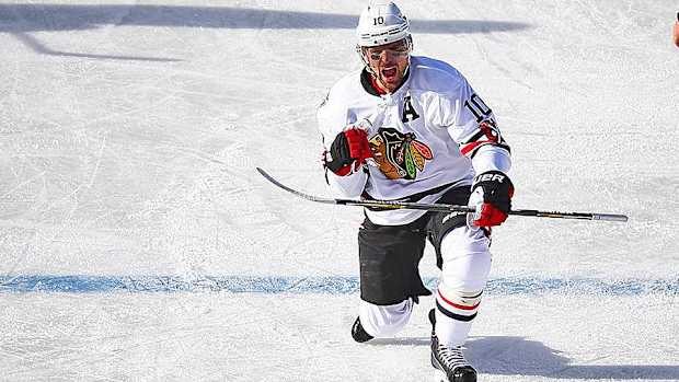 patrick-sharp-blackhawks-winter-classic.jpg